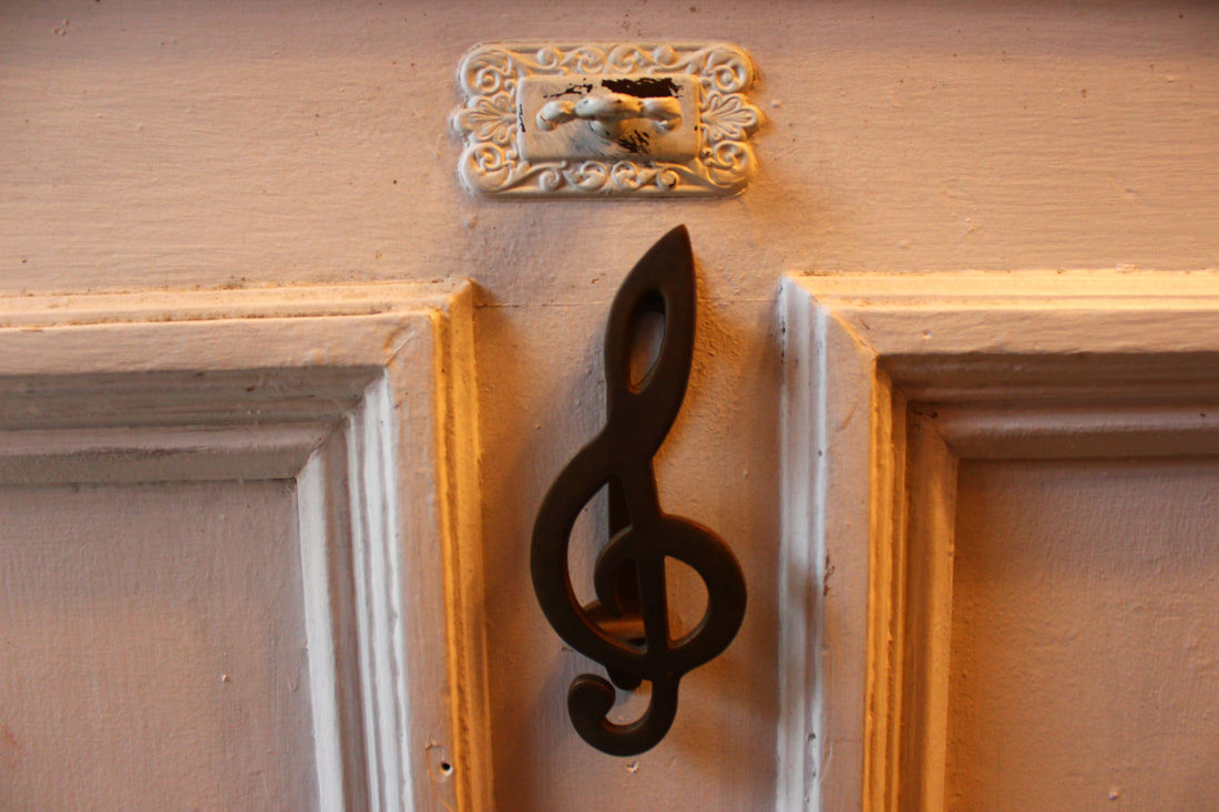 music note door