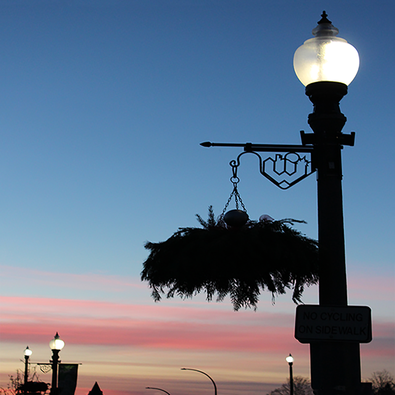 beautiful sunset behind lamppost on dundas street woodstock ontario - woodstock on logo on lamp post - 